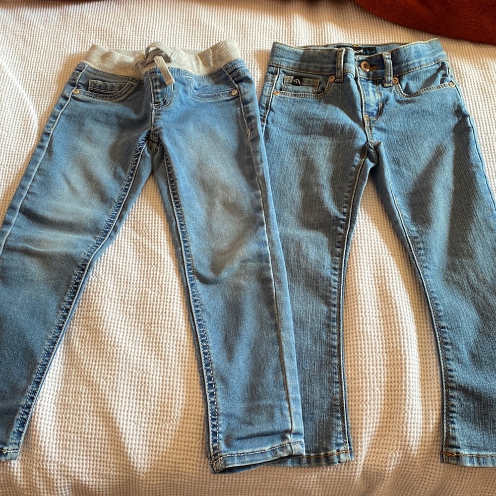 Set of two toddler jeans